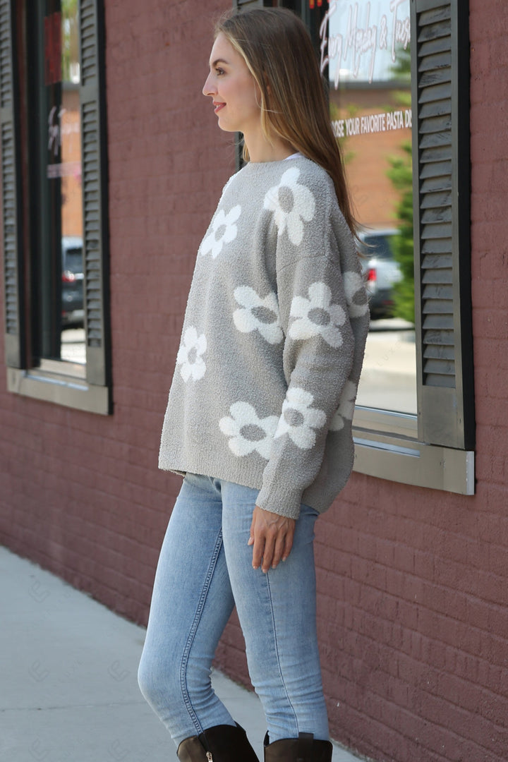 DAISY PATTERN SWEATER APPAREL