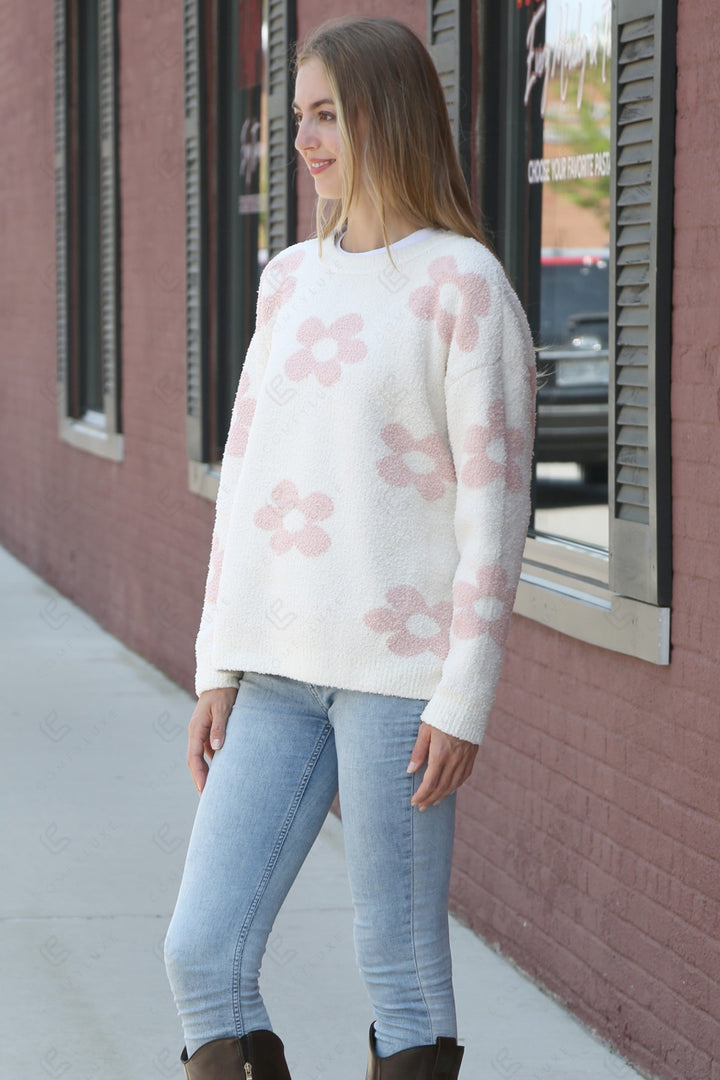 DAISY PATTERN SWEATER APPAREL