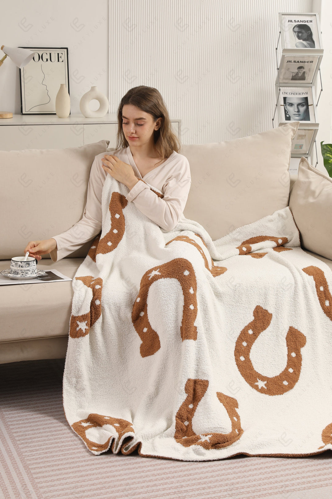 HORSESHOE PATTERN THROW BLANKET BROWN THROW BLANKETS
