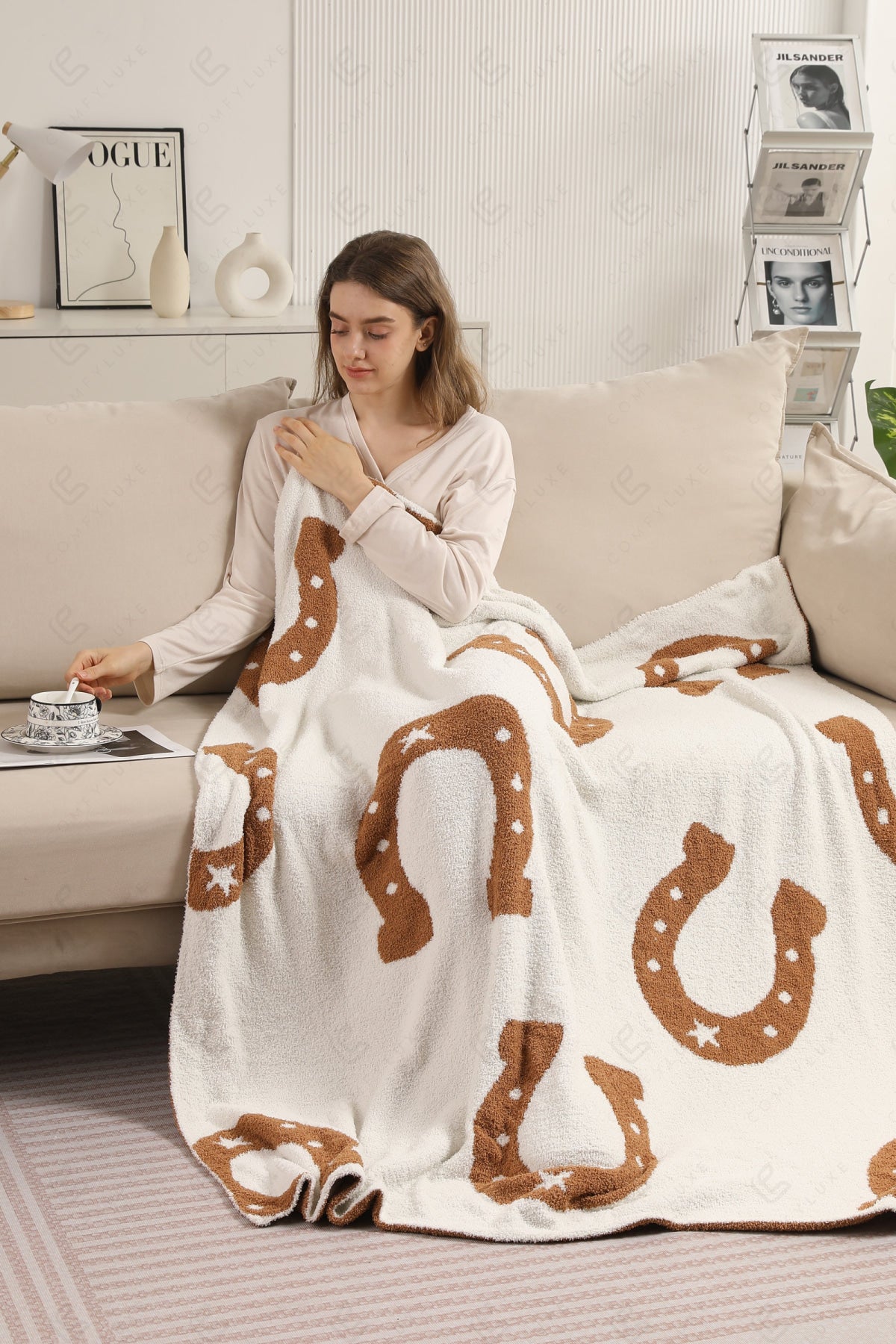 HORSESHOE PATTERN THROW BLANKET BROWN THROW BLANKETS