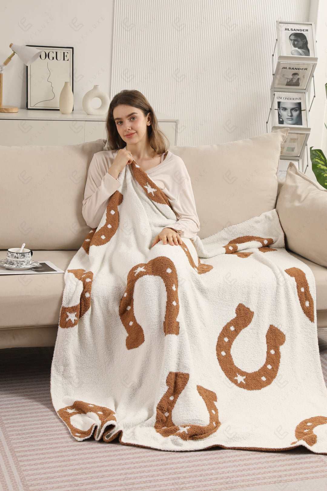 HORSESHOE PATTERN THROW BLANKET BROWN THROW BLANKETS