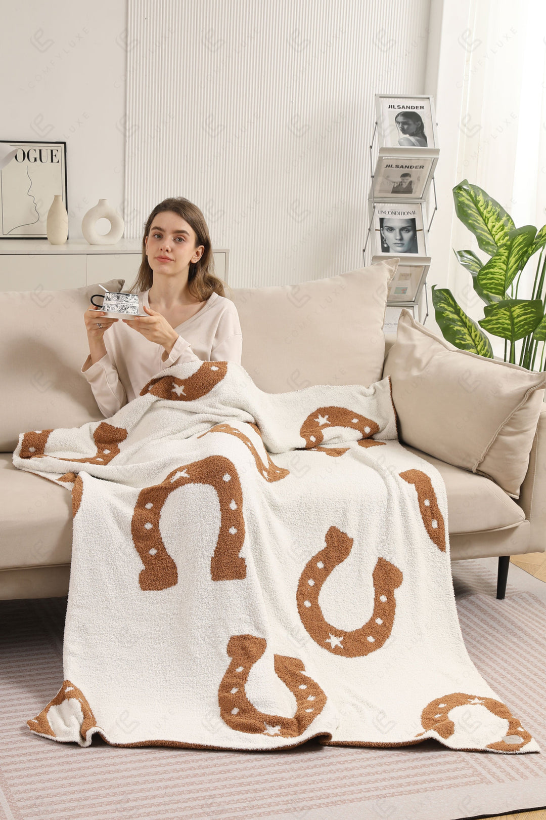 HORSESHOE PATTERN THROW BLANKET BROWN THROW BLANKETS