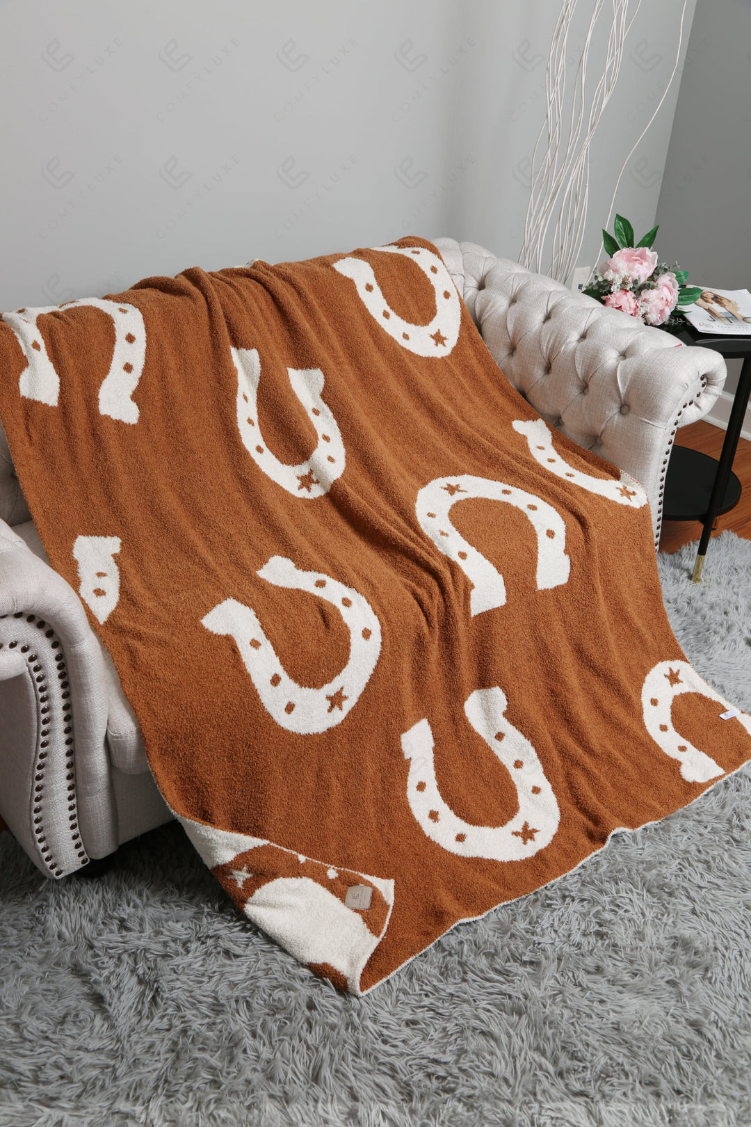 HORSESHOE PATTERN THROW BLANKET BROWN THROW BLANKETS