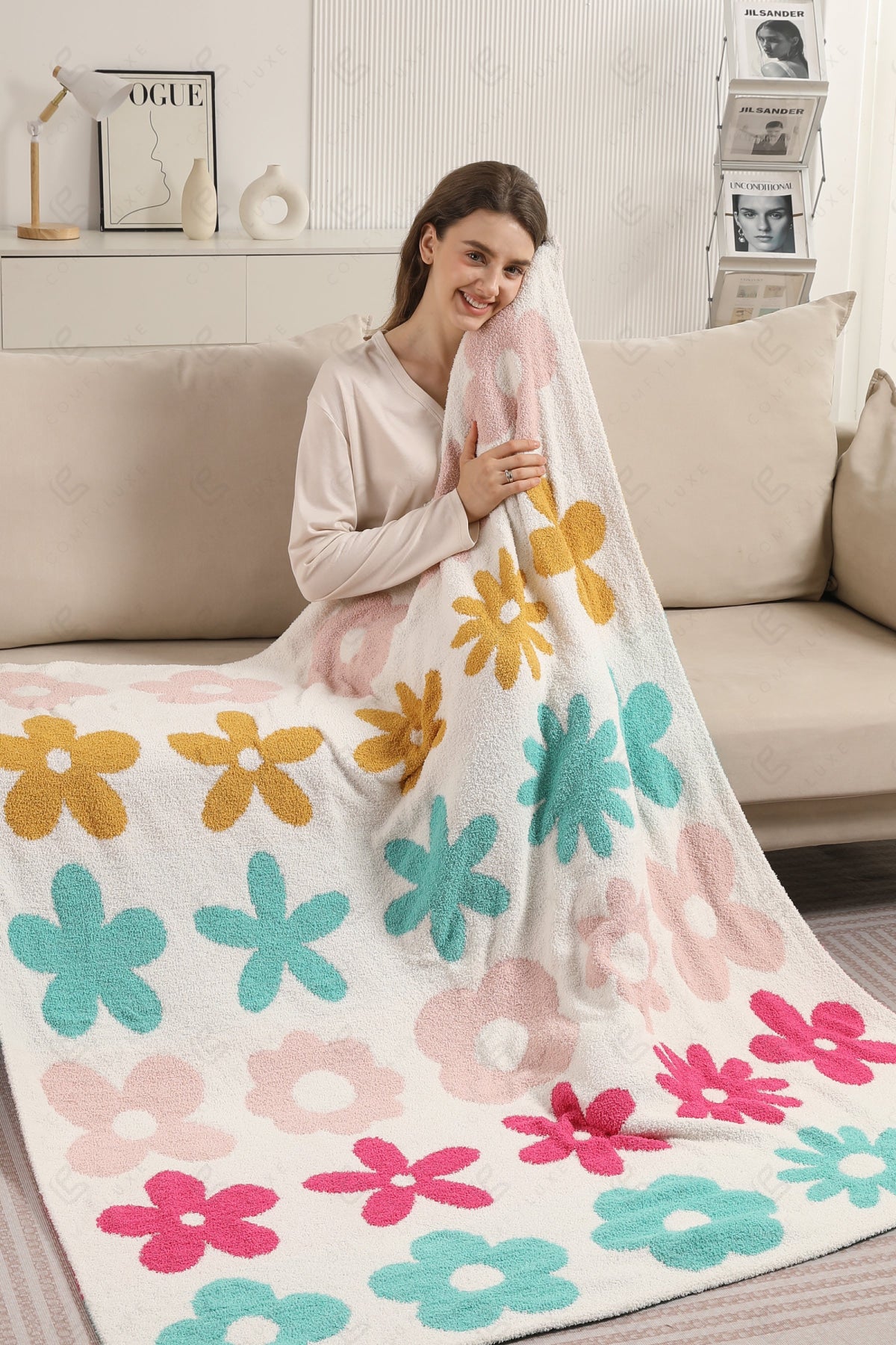 MULTI-COLORED FLORAL PATTERN THROW BLANKET MULTI THROW BLANKETS