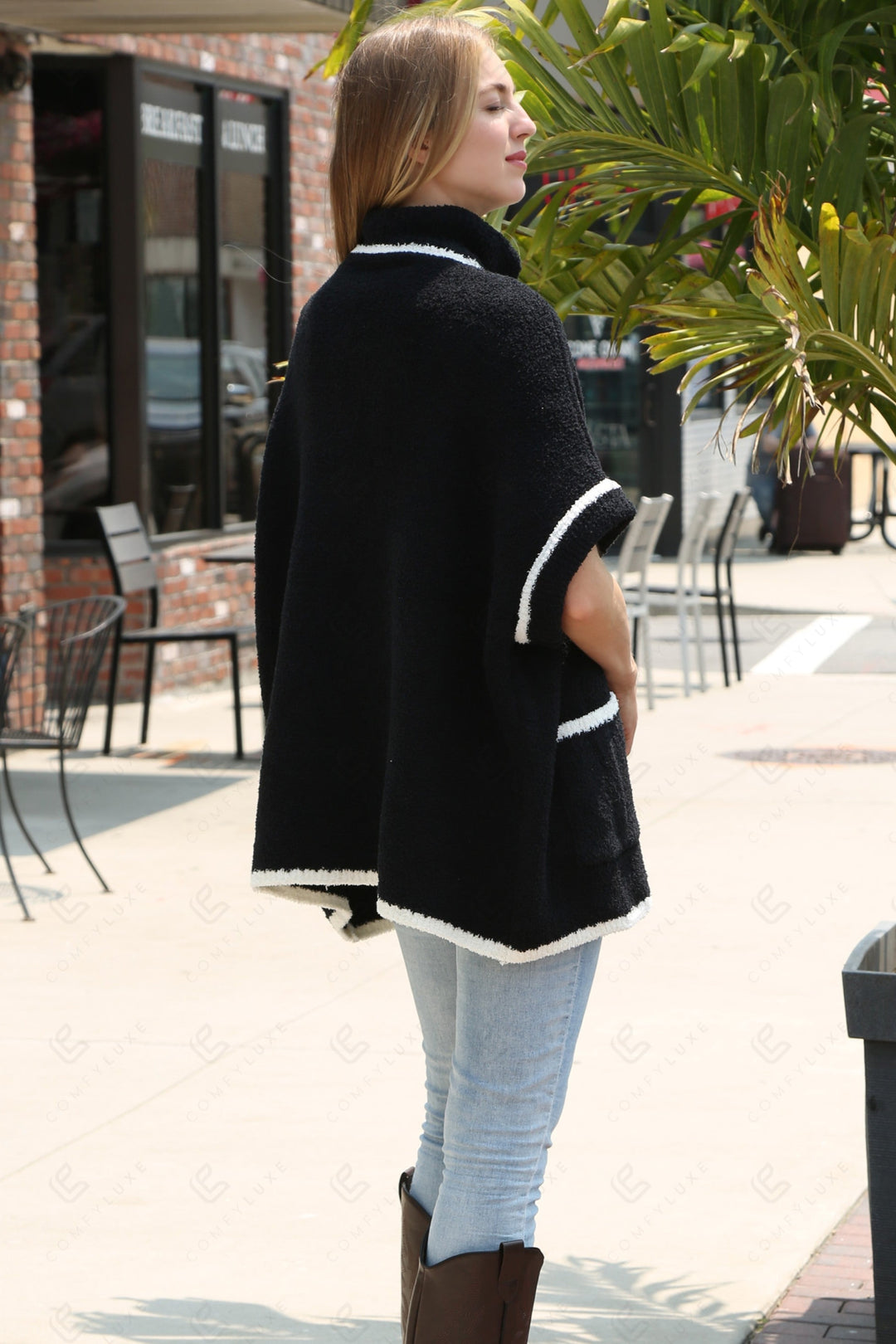 SOLID COLOR W/ COLORED EDGE PATTERN SWEATER APPAREL